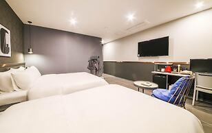 Gupo Brown-Dot Hotel