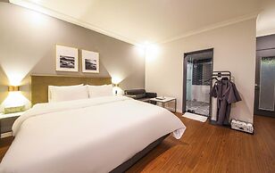 Gupo Brown-Dot Hotel