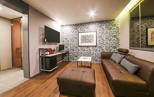 Gupo Brown-Dot Hotel