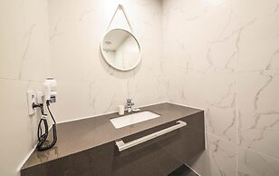 Gupo Brown-Dot Hotel