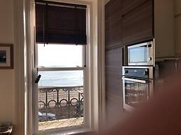 Beautiful 2 Bed Balcony Apart Seafront Eastbourne