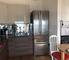 Beautiful 2 Bed Balcony Apart Seafront Eastbourne