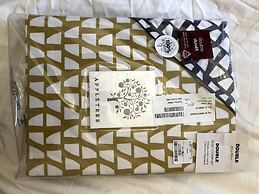 Beautiful 2 Bed Balcony Apart Seafront Eastbourne