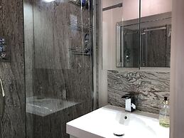 Beautiful 2 Bed Balcony Apart Seafront Eastbourne