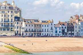 Beautiful 2 Bed Balcony Apart Seafront Eastbourne