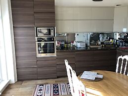 Beautiful 2 Bed Balcony Apart Seafront Eastbourne