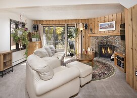 Creekside Townhome With Wood Burning Fireplace In Vail, Co 3 Bedroom T