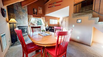 Mammoth View Villas 3 Walk to Village Gondola, Cozy Mountain Cabin in 