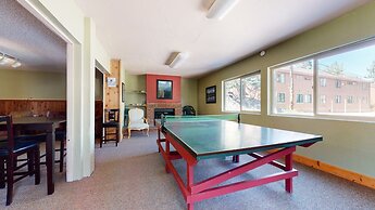 Mammoth View Villas 3 Walk to Village Gondola, Cozy Mountain Cabin in 