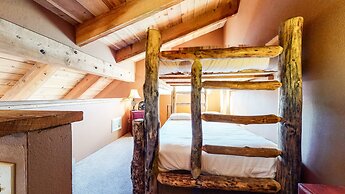 Mammoth View Villas 3 Walk to Village Gondola, Cozy Mountain Cabin in 