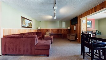 Mammoth View Villas 3 Walk to Village Gondola, Cozy Mountain Cabin in 