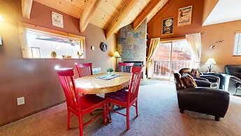 Mammoth View Villas 3 Walk to Village Gondola, Cozy Mountain Cabin in 