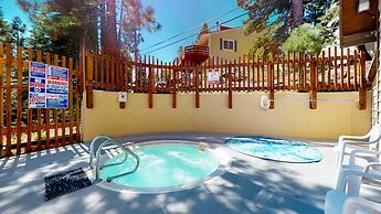 Mammoth View Villas 3 Walk to Village Gondola, Cozy Mountain Cabin in 