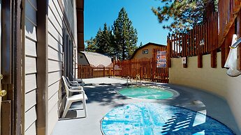 Mammoth View Villas 3 Walk to Village Gondola, Cozy Mountain Cabin in 