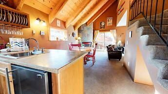 Mammoth View Villas 3 Walk to Village Gondola, Cozy Mountain Cabin in 