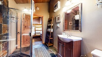 Mammoth View Villas 3 Walk to Village Gondola, Cozy Mountain Cabin in 