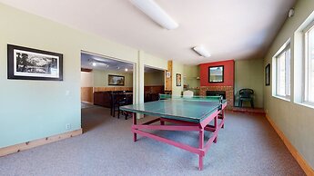 Mammoth View Villas 3 Walk to Village Gondola, Cozy Mountain Cabin in 