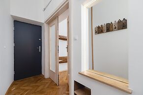 Old Town Basztowa Apartment by Renters