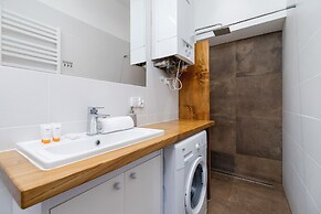 Old Town Basztowa Apartment by Renters