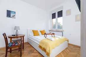 Old Town Basztowa Apartment by Renters