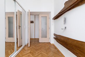 Old Town Basztowa Apartment by Renters