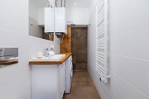 Old Town Basztowa Apartment by Renters