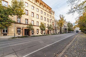 Old Town Basztowa Apartment by Renters