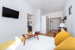 Old Town Basztowa Apartment by Renters