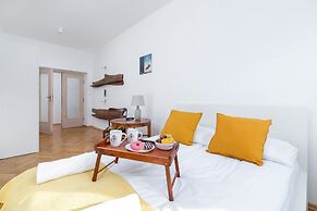 Old Town Basztowa Apartment by Renters