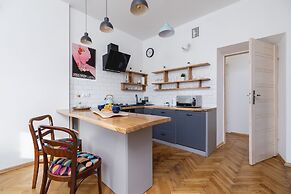 Old Town Basztowa Apartment by Renters