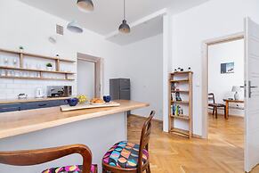Old Town Basztowa Apartment by Renters