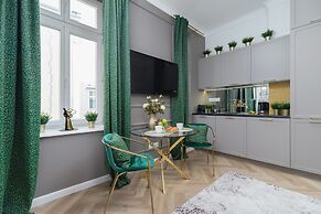 Studio With Jacuzzi by Renters Prestige