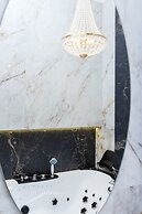 Studio With Jacuzzi by Renters Prestige