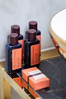 Studio With Jacuzzi by Renters Prestige