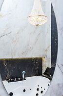 Studio With Jacuzzi by Renters Prestige