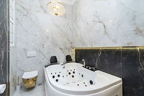 Studio With Jacuzzi by Renters Prestige