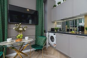 Studio With Jacuzzi by Renters Prestige