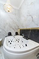 Studio With Jacuzzi by Renters Prestige