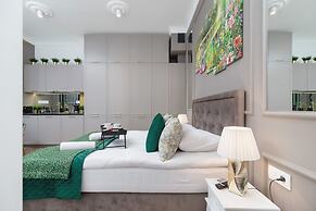 Studio With Jacuzzi by Renters Prestige