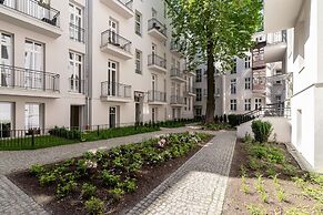 Studio With Jacuzzi by Renters Prestige