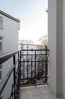 Studio With Jacuzzi by Renters Prestige