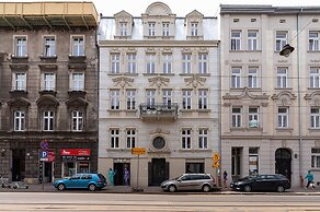 Studio With Jacuzzi by Renters Prestige