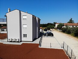 FAMILY APARTMENT HOUSE LUCIJA WITH POOL