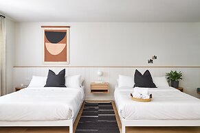 Somewhere Inn Calabogie