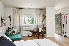 Somewhere Inn Calabogie