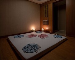 Windsor Hotel & Convention Center