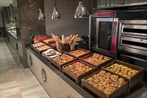 Windsor Hotel & Convention Center