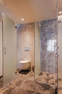 Windsor Hotel & Convention Center