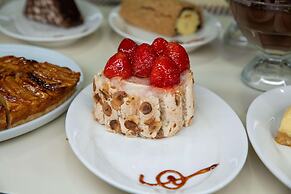 Windsor Hotel & Convention Center