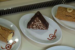 Windsor Hotel & Convention Center